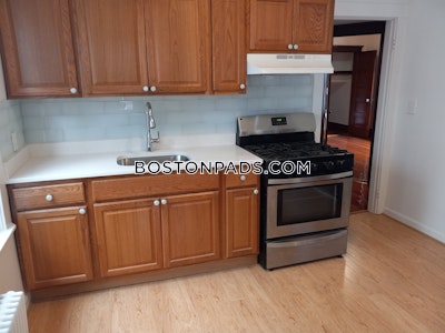 Medford 2 Beds 1 Bath  Tufts - $2,600