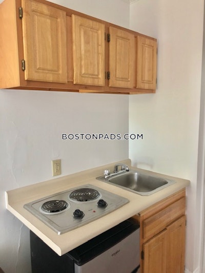 Brookline Delightful Studio 1 Bath on Beacon St.   Longwood Area - $1,795