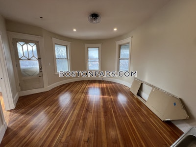 Dorchester Newly renovated 2 bed 1 bath available NOW on Columbia Rd in Dorchester! Boston - $2,650